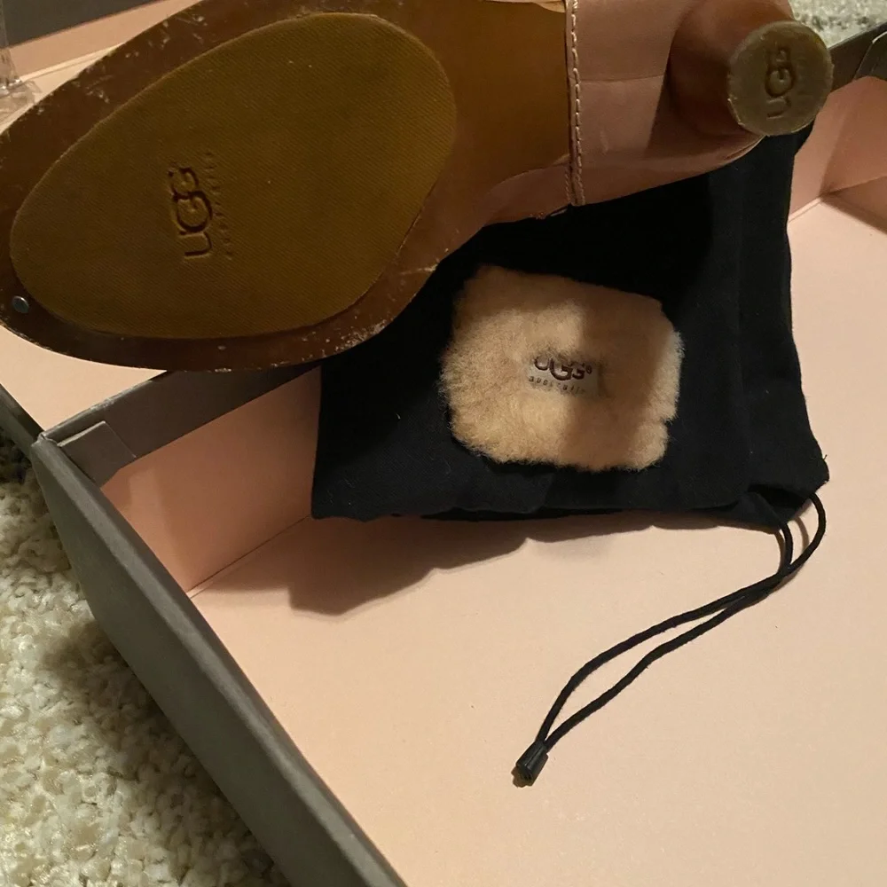 **FINAL SALE**UGG HEELED BOOTS. SIZE 8. COLOR: TAUPE - Picture 2 of 7